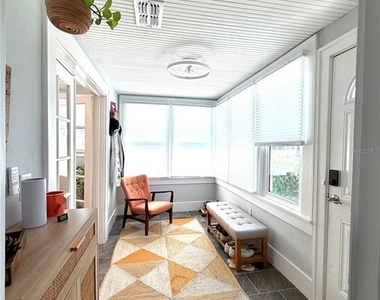 4623 Iris Street N - Photo Thumbnail 4