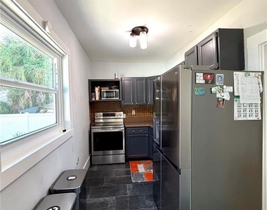 4623 Iris Street N - Photo Thumbnail 23