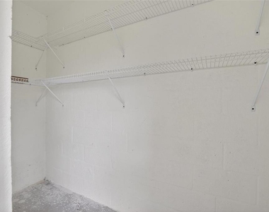 2605 Oleander Lakes Drive - Photo Thumbnail 22