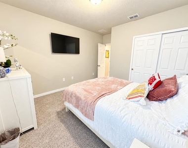 3012 Cassidy Lane - Photo Thumbnail 17