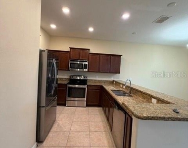 3021 Salford Street - Photo Thumbnail 7