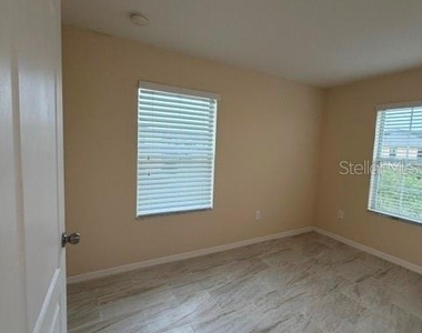 3021 Salford Street - Photo Thumbnail 18