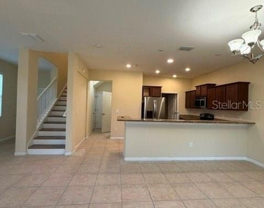 3021 Salford Street - Photo Thumbnail 5