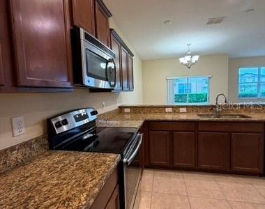3021 Salford Street - Photo Thumbnail 6
