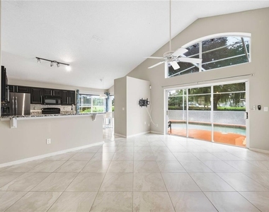 2211 Mallory Circle - Photo Thumbnail 7