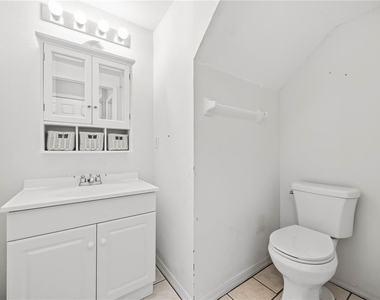 2211 Mallory Circle - Photo Thumbnail 15