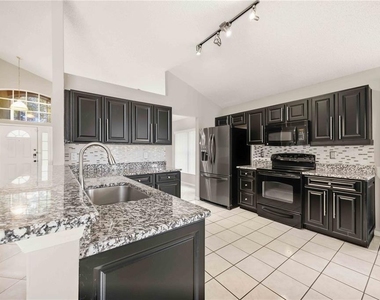 2211 Mallory Circle - Photo Thumbnail 10