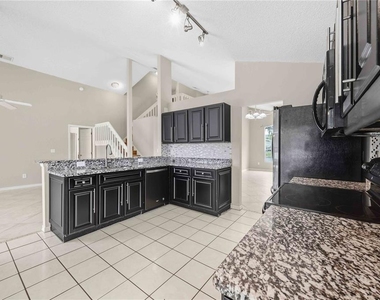 2211 Mallory Circle - Photo Thumbnail 12