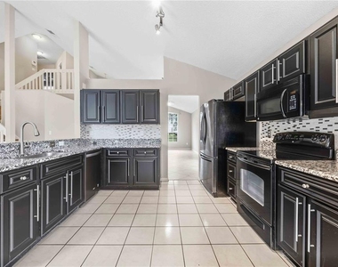 2211 Mallory Circle - Photo Thumbnail 11