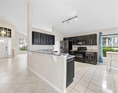 2211 Mallory Circle - Photo Thumbnail 9