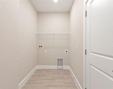 302 Elderberry Court - Photo Thumbnail 18