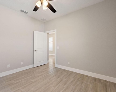 302 Elderberry Court - Photo Thumbnail 16