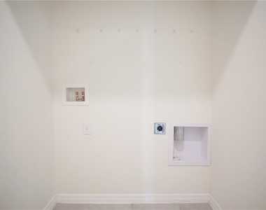 409 Corso Loop - Photo Thumbnail 23