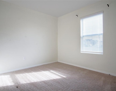 409 Corso Loop - Photo Thumbnail 18