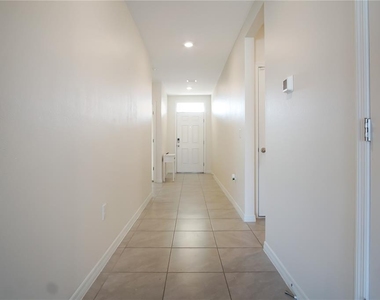 409 Corso Loop - Photo Thumbnail 17