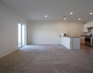 409 Corso Loop - Photo Thumbnail 9