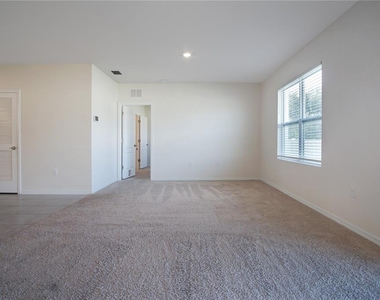 409 Corso Loop - Photo Thumbnail 10
