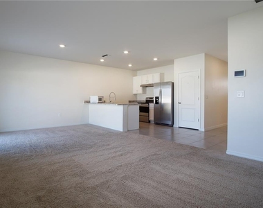 409 Corso Loop - Photo Thumbnail 8