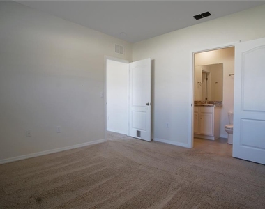 409 Corso Loop - Photo Thumbnail 13
