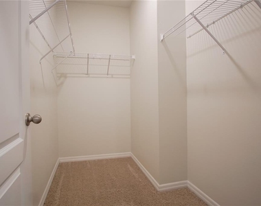 409 Corso Loop - Photo Thumbnail 16