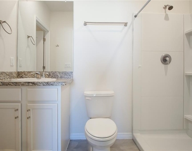 409 Corso Loop - Photo Thumbnail 14