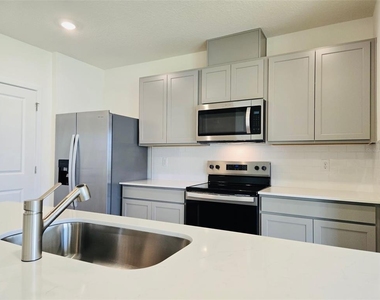 1012 Champion Ridge Drive - Photo Thumbnail 4