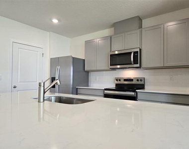 1012 Champion Ridge Drive - Photo Thumbnail 6
