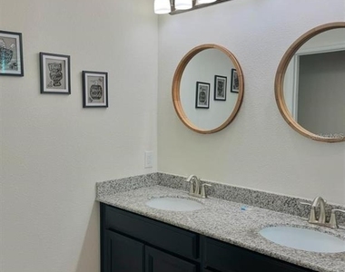 9469 Meadow Hunt Way - Photo Thumbnail 13