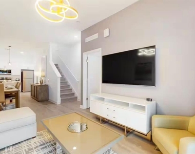 469 Famagusta Drive - Photo Thumbnail 2