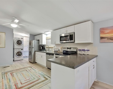 6388 W Oaklawn Street - Photo Thumbnail 5