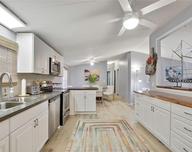 6388 W Oaklawn Street - Photo Thumbnail 8