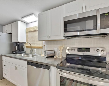 6388 W Oaklawn Street - Photo Thumbnail 7