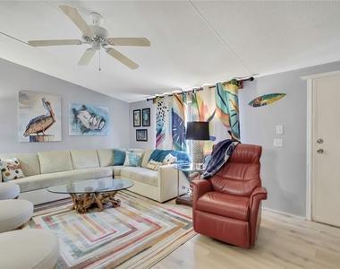 6388 W Oaklawn Street - Photo Thumbnail 1