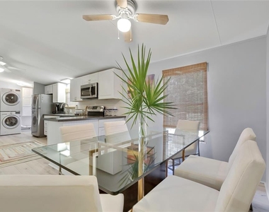 6388 W Oaklawn Street - Photo Thumbnail 11
