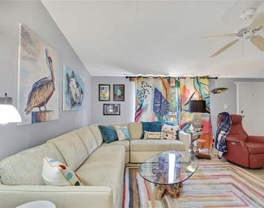 6388 W Oaklawn Street - Photo Thumbnail 4