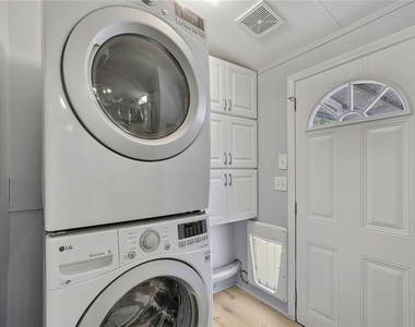 6388 W Oaklawn Street - Photo Thumbnail 24