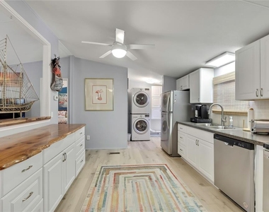 6388 W Oaklawn Street - Photo Thumbnail 6