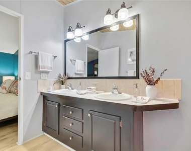 6388 W Oaklawn Street - Photo Thumbnail 17