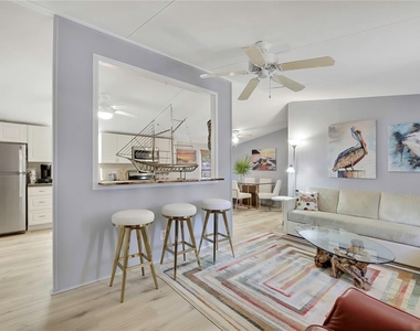 6388 W Oaklawn Street - Photo Thumbnail 2