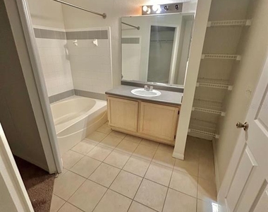 3250 Corona Village Way - Photo Thumbnail 10