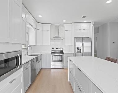 13646 Hawk Lake Drive - Photo Thumbnail 4