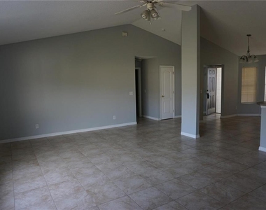 1947 Southern Oak Loop - Photo Thumbnail 4