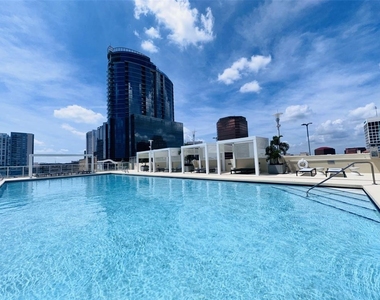 150 E Robinson Street - Photo Thumbnail 23