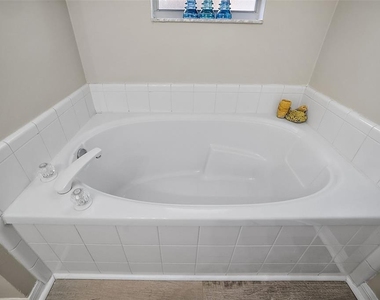 1020 High Ridge Ct - Photo Thumbnail 24