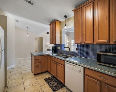 1020 High Ridge Ct - Photo Thumbnail 18