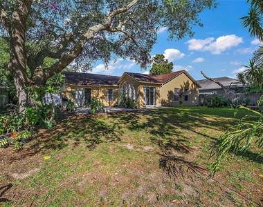 1020 High Ridge Ct - Photo Thumbnail 7