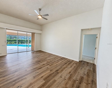 4871 Winterhaven Drive - Photo Thumbnail 10