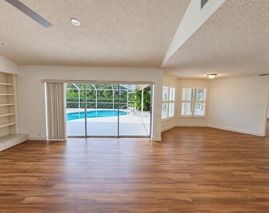 4871 Winterhaven Drive - Photo Thumbnail 8
