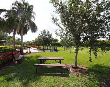 1734 Woodleaf Hammock Court - Photo Thumbnail 5