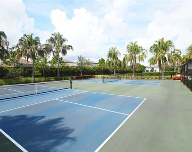 1734 Woodleaf Hammock Court - Photo Thumbnail 1